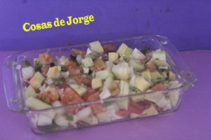 picadillo-de-ensalada-con-tomate-azul-y-aguacate