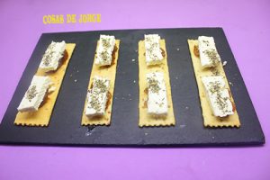 barritas-de-oregano-con-queso-fresco-y-mermelada