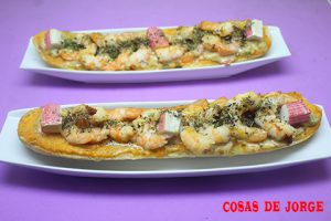 bocadillo-de-gambas-con-complejo-de-pizza