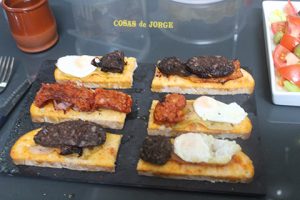 morcilla-chorizo-y-huevos-de-codorniz