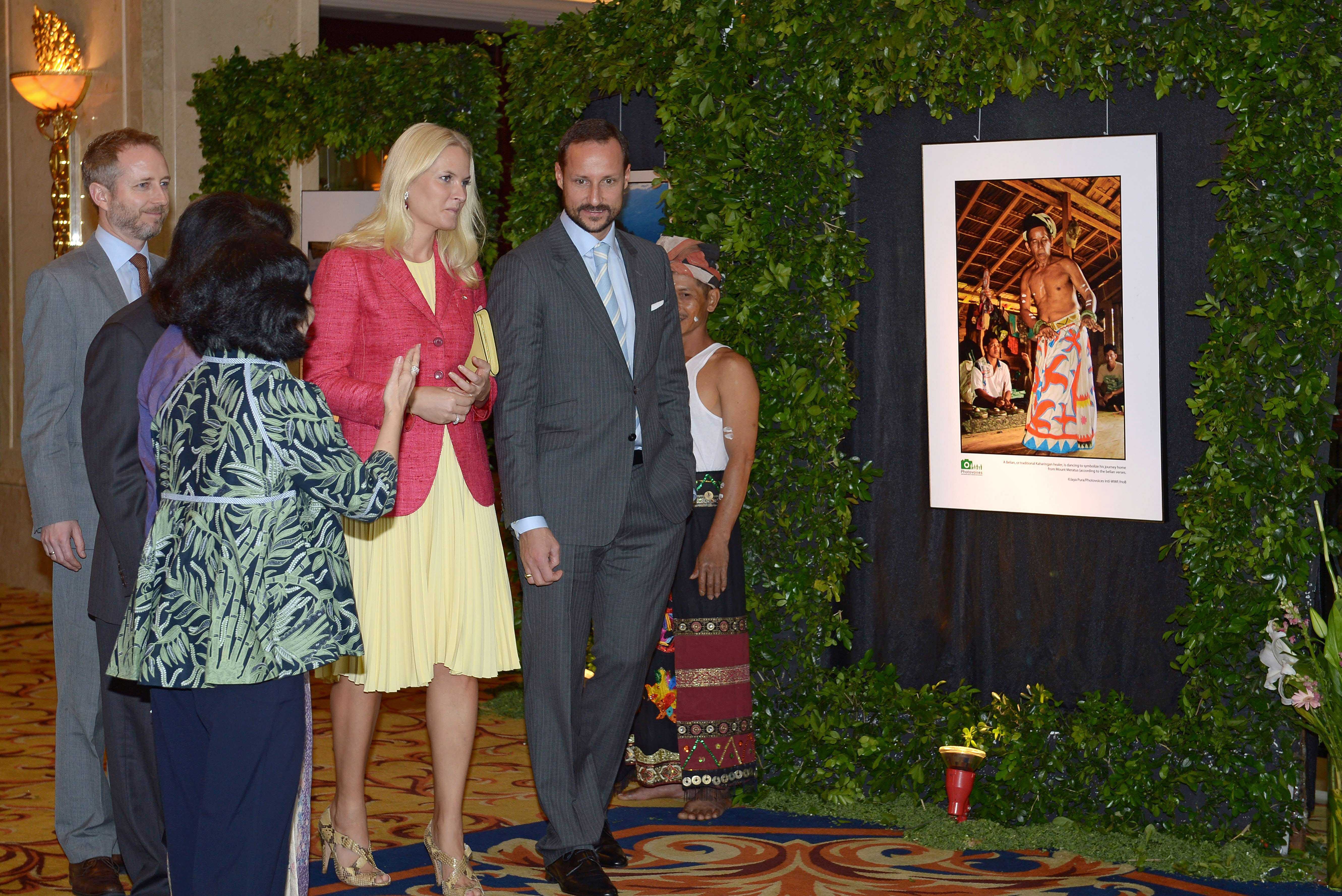 Los príncipes Mette-Marit y Haakon de Noruega, en su visita de esta semana a Indonesia. Los príncipes Mette-Marit y Haakon de Noruega, en su visita de esta semana a Indonesia.