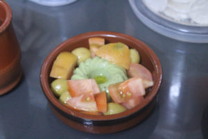 ensalada-con-rosca-de-pepino-y-queso