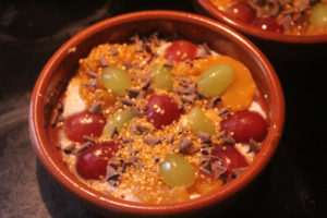 melocotones-con-yogurt-uvas-y-oro