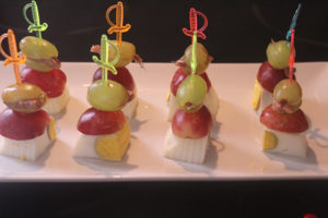 pinchos-de-huevo-uvas-y-anchoa