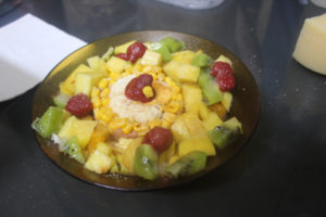 ensalada-de-frutas-con-atun-y-huevo