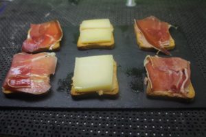 tostadas-con-jamon-y-queso